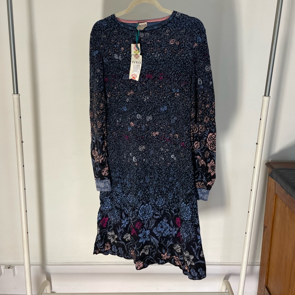 VINTAGE SWEATER DRESS - Picture 2 of 5